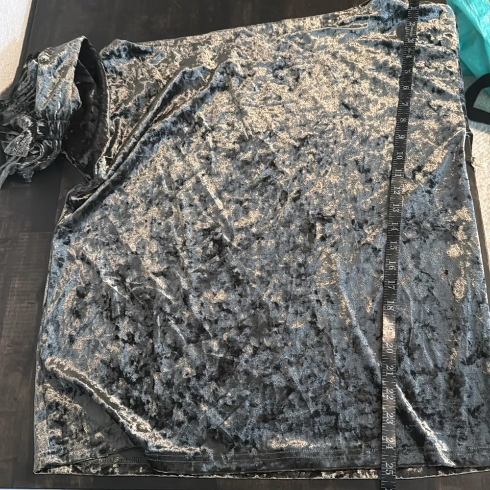 Lumiere Gunmetal Gray Crushed Velvet Wide Neck Tie Sleeves Top Size Medium NWT